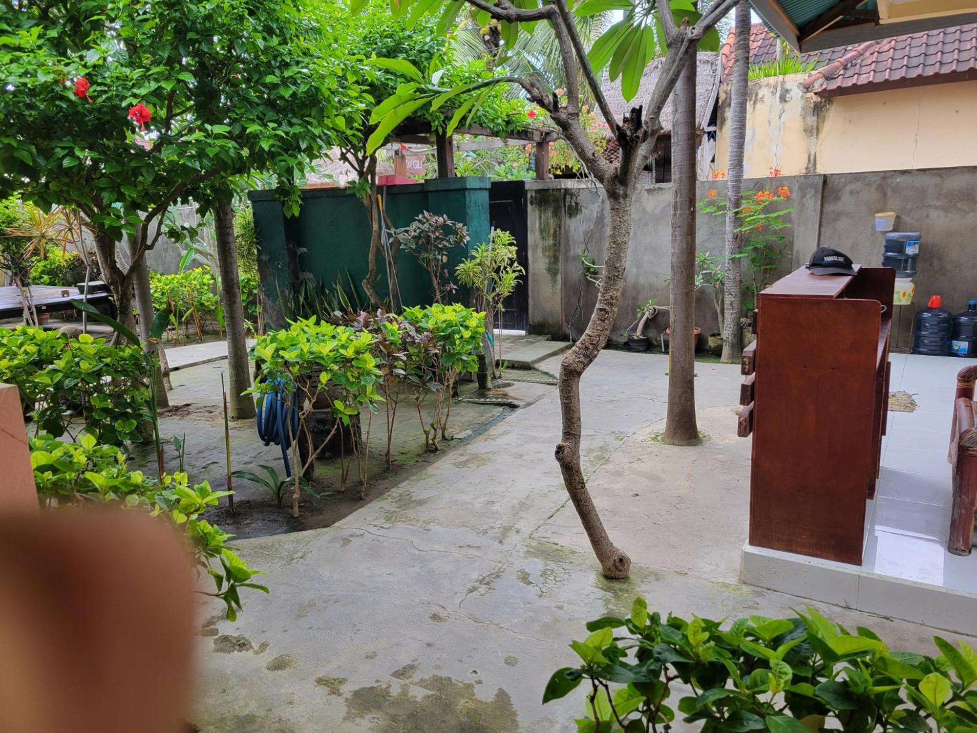 Koi Gili Guest House Гілі-Траванган Екстер'єр фото