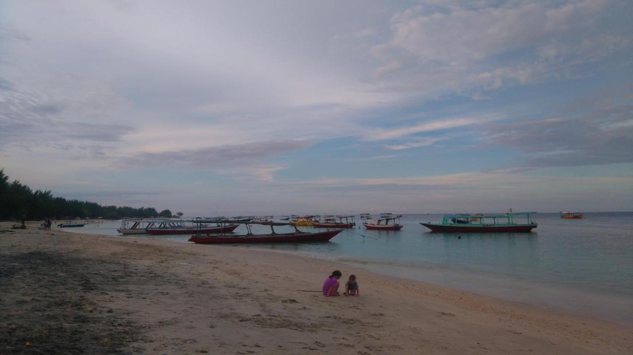 Koi Gili Guest House Гілі-Траванган Екстер'єр фото